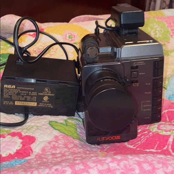 A Camera Barley Used - Picture 1 of 3